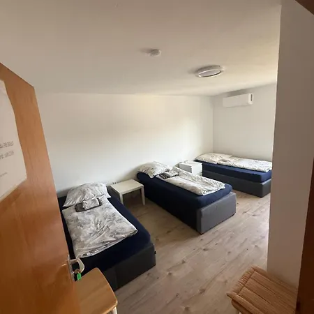 Gaestehaus 24h Check In Δωμάτια σε οικογενειακή κατοικία *